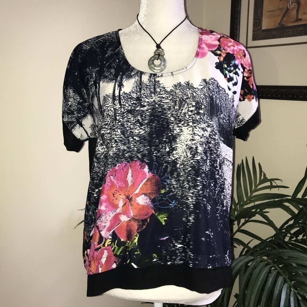 2/$20 Bar lll Short Cap Sleeve Poly Flowy Women Top S Black White